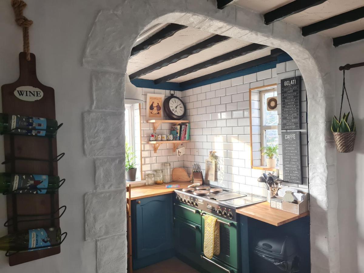 Old Road Cottage Pet Friendly Outdoors Beaches Neath Exterior photo